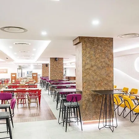 מלון Hotel Holiday 4*