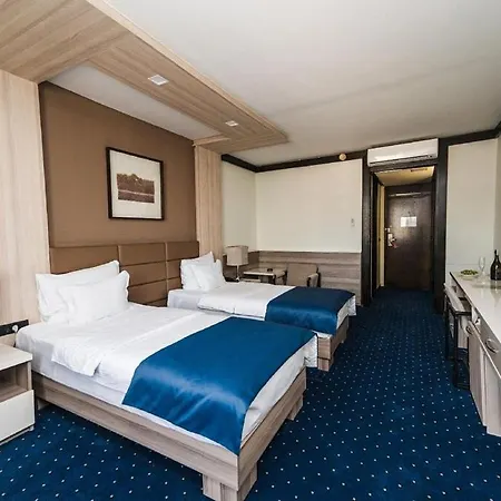 Hotel Holiday 4*