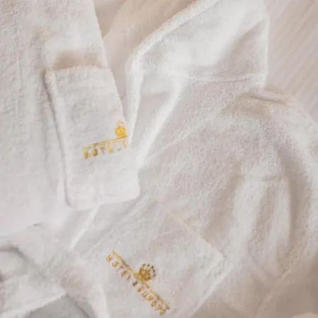 Hotel Holiday מלון 4*